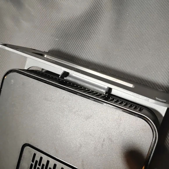 Netgear Black Router - Picture 2 of 6